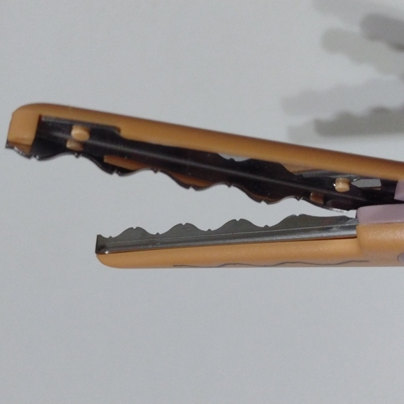 3/$15 Provo Craft Scissors 34-0011 - Picture 3 of 4